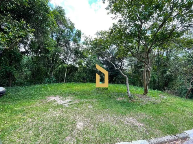 Terreno à venda em condomínio Fechado | 790m² | Topografia em declive | Projeto Aprovado |