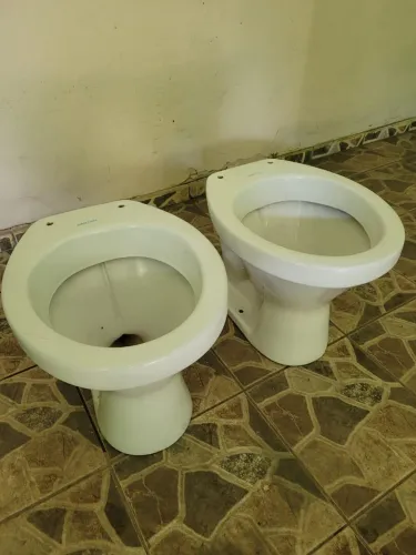Vendo os 2 vasos sanitário Santa Clara usados