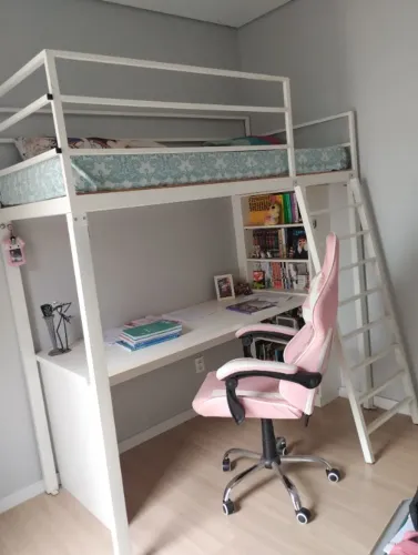 Cama c/escrivaninha 