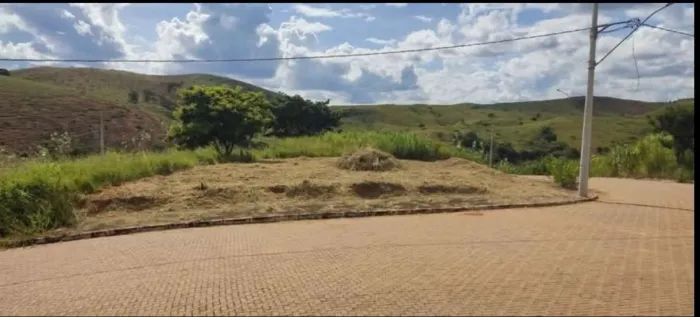 VENDO LOTE NO BAIRRO CASTELO.