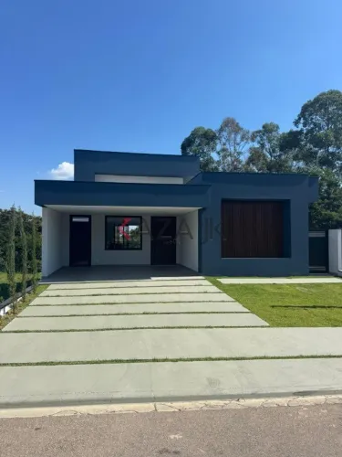 Comprar/vendo: Casa à venda, térrea, alto padrão, nova no condomínio Villagio Azzure, Jaca