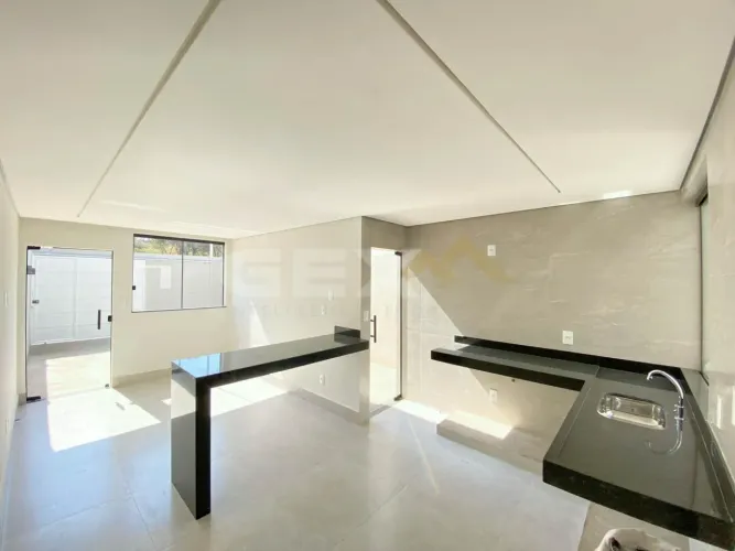 Casa à Venda no Bairro Nova Fortaleza, 3 quartos, 1 suíte e 2 vagas.