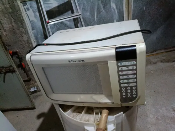 Microondas Eletrolux funcionando perfeitamente