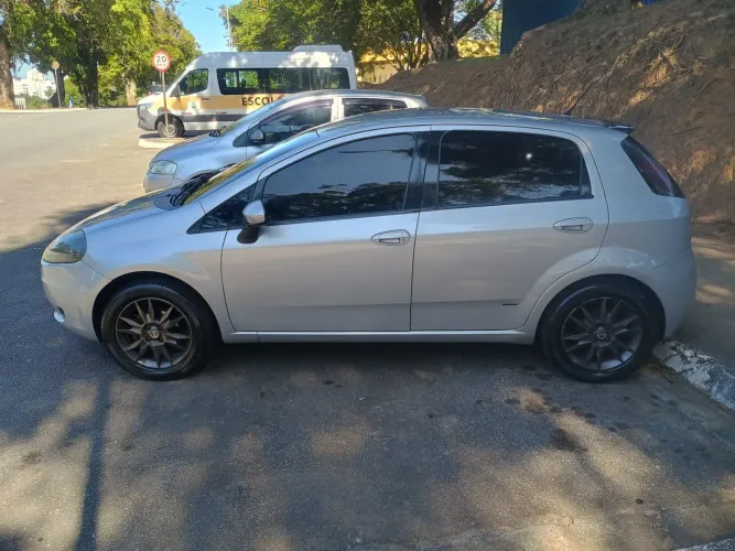 Fiat Punto Attractive Italia 1.4 F.flex 8V 5P 2012