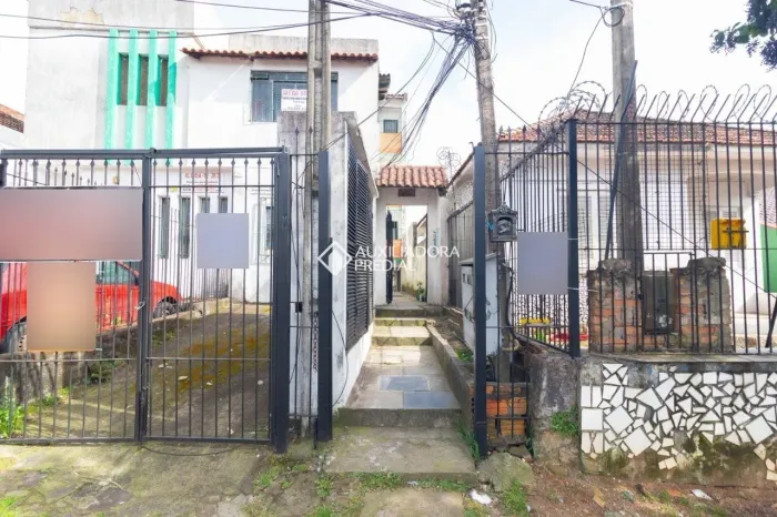 PRÉDIO DE TRÊS ANDARES NA AV. NONOAI