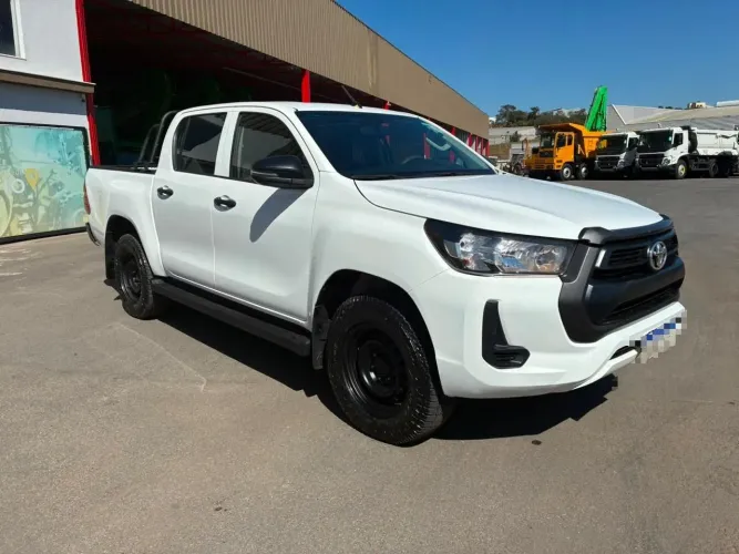 Toyota Hilux CD 4X4 2.8 Diesel Mec. 2023