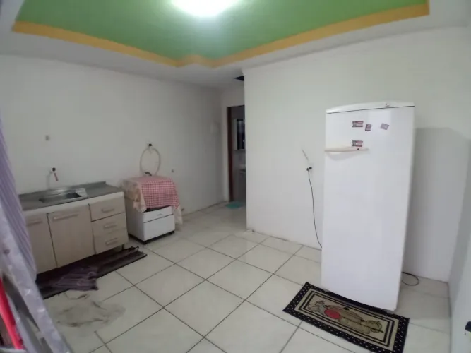 Aluga-se kitnets uma e R1.100 e a outra é R$ 1.700.