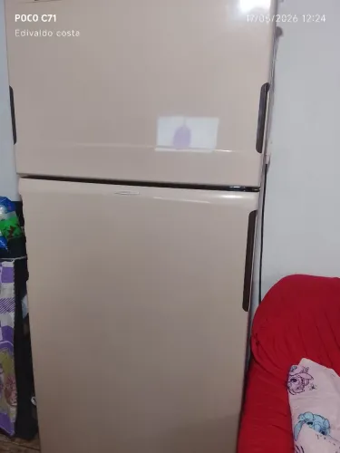 Vendo essa geladeira muito boa funciona perfeitamente frost free