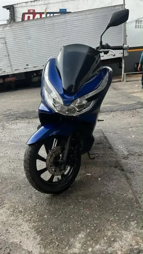 Vendo moto PCX 2021 azul / Particular