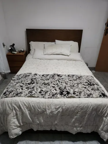 Vende-se Cama de Casal