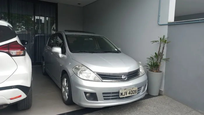 Nissan Tiida SL 1.8/1.8 Flex 16V Mec. 2012