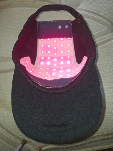 Vendo boné de LED para crescer cabelo. Novo