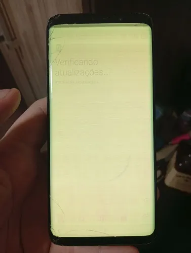 Samsung S9+ com problema no encaixe da tela