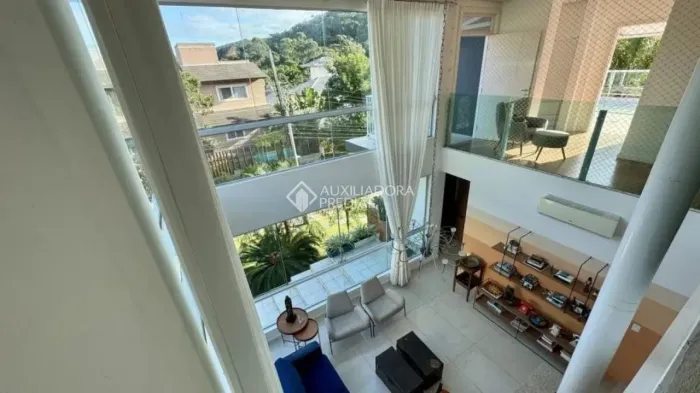 Casa de Alto Padrão em Condomínio Fechado com Acesso Privativo à Praia - Rio Tavares | Flo