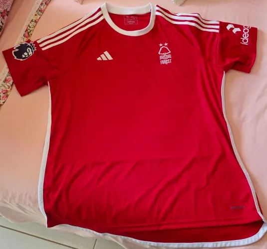Camiseta Nottingham Forest 23/24 Home GG original<br><br>2023/24 HOME