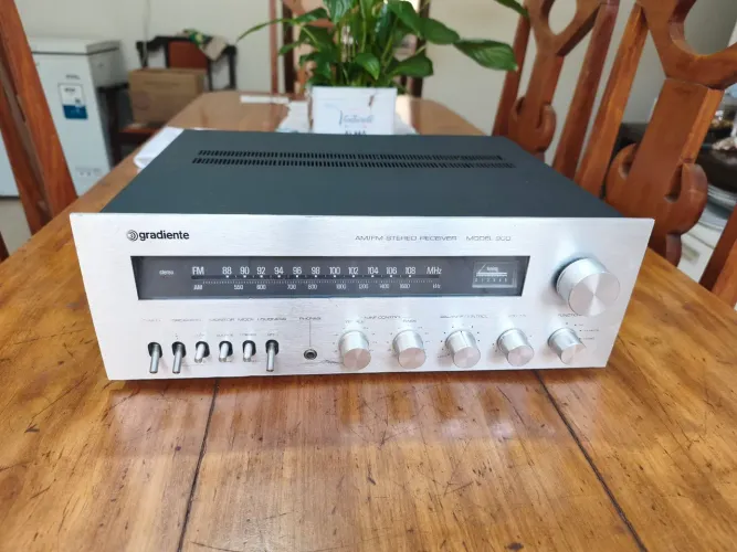 Lindo Receiver Gradiente Model 900