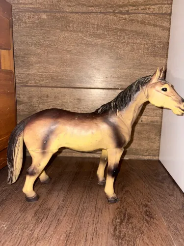 Cavalo de brinquedo 