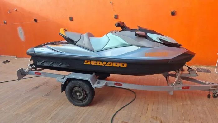 Vendo jet-ski seadoo gti 170 2023 com apenas 42 horas estado de zero