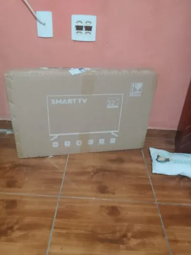 Tv de 32" smart zero na caixa..