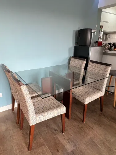 Mesa madeira/vidro com 4 cadeiras