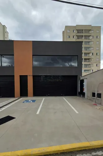 Barracão comercial novo com 214 m², na Avenida Doutor Ismael Alonso y Alonso