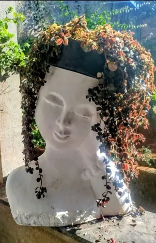 Vaso cabeça grande em resina e fíbra