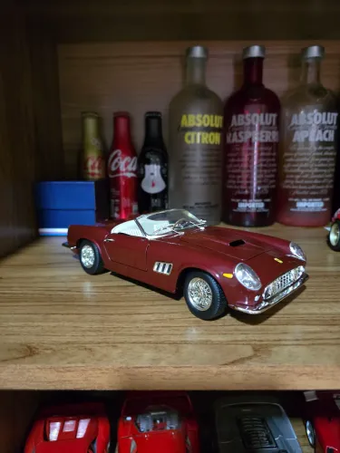Ferrari 250 gt Califórnia 1/18