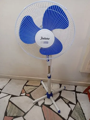 Ventilador com pé 127V