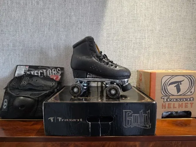 Conjunto Patins Traxart Gold 39/40 BR + Capacete Traxart Future + Protetores 3 em 1