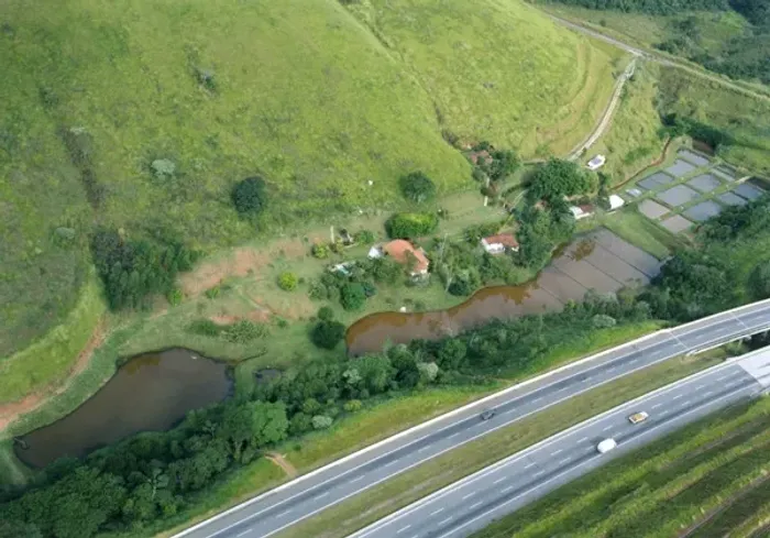 Vende-se Sitio de 208.000 m2 em local privilegiado, à beira do asfalto