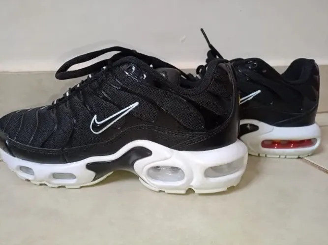 Tênis Nike TN Preto e Branco N37