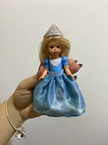 boneca Cinderela madame Alexander com McDonald's