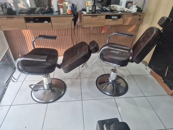 Cadeiras barbearia e salão semi novas 