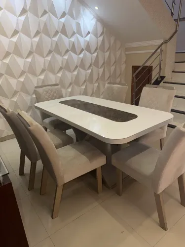 MESA E CADEIRAS DE LUXO EM ÓTIMO ESTADO