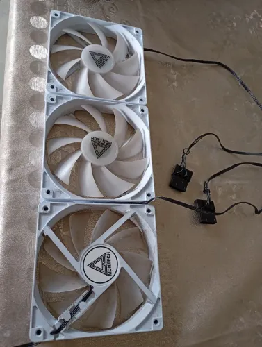 Ventilador de PC gamer são três