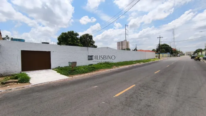 Imóvel de Esquina na Avenida Alexandre Guimarães 12X48