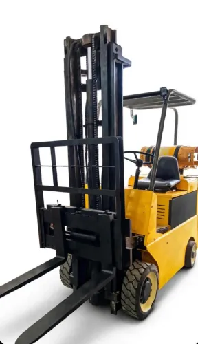 Empilhadeira 2.500kgs Yale com deslocador lateral torre duplex GLP