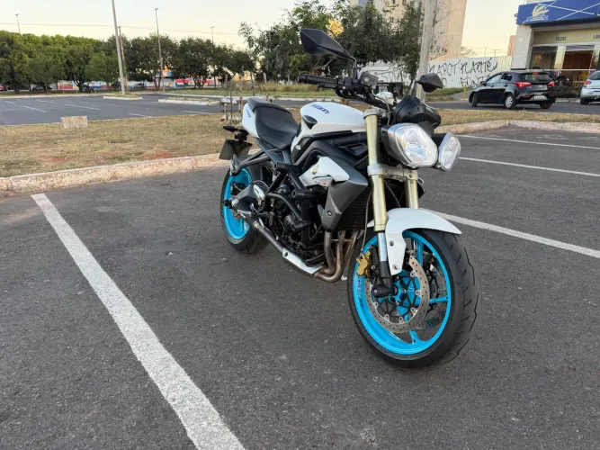 triumph street triple 675
