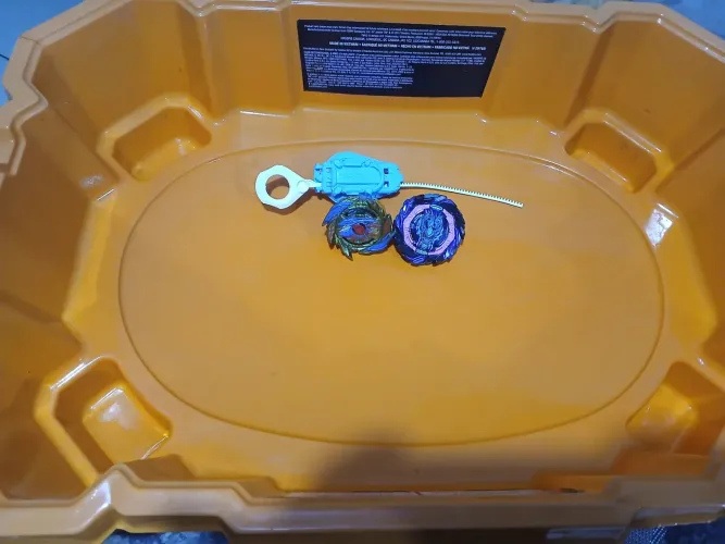 Arena de beyblade evolution colossus beystadium