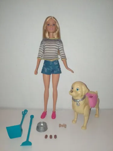 Barbie passeio com cachorro