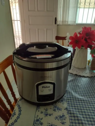 Panela de arroz elétrica 10 chicaras. Sou usou duas vezes.