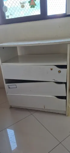 Cômoda mesa de cabeceira