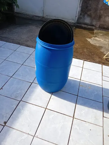 Tambor azul tonel 120 litros com tampa