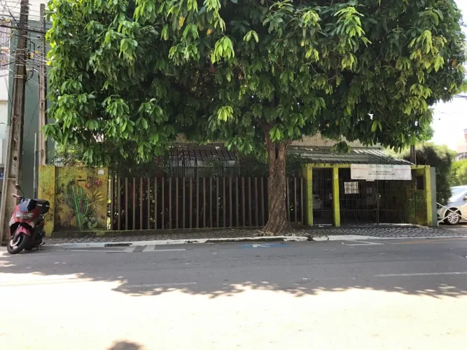 456m² - Em frente a Praça das Flores
