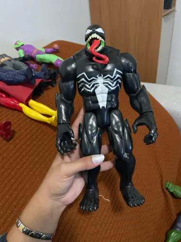 Boneco Marvel Venom Titan Articulado 30 cm