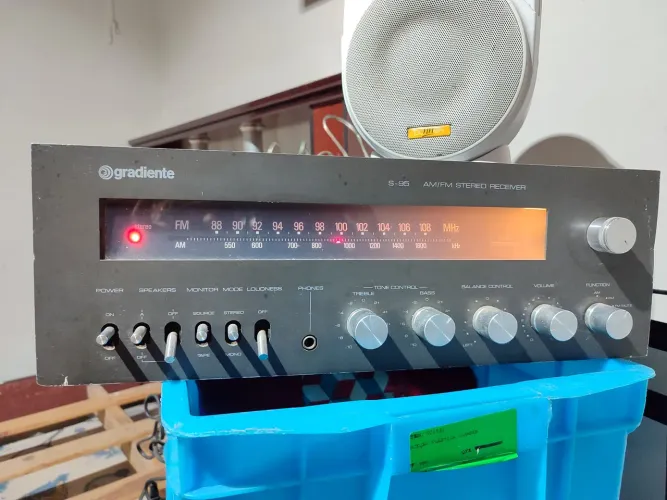 Receiver Gradiente modelo S-95 AM/FM