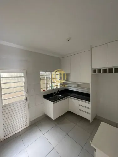 Casa para locação no Condomínio Villagio Cristal em Jacareí com 2 dormitórios, vaga de gar