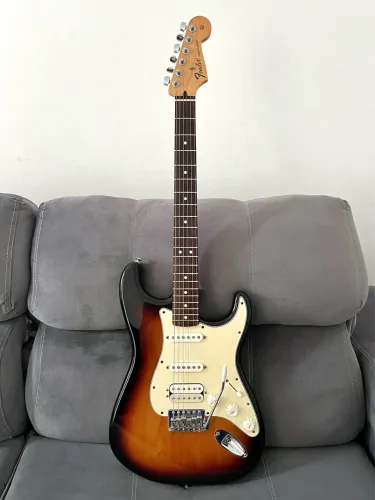 Guitarra Fender Standard Stratocaster