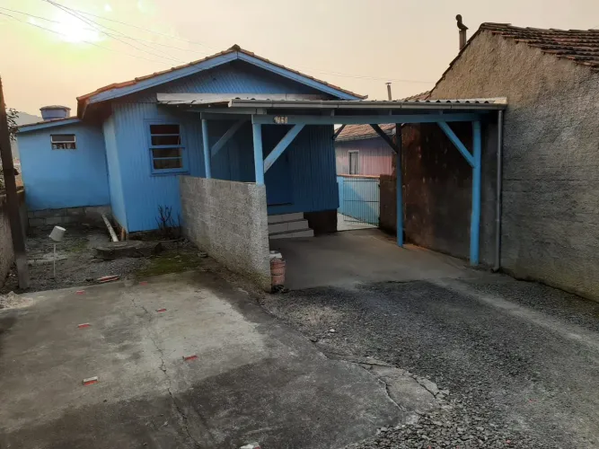VENDE CASA NA AVENIDA ADOLFO KONDER TRAÇADO URUBICI