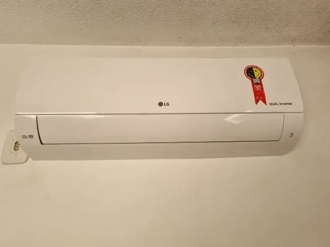 Ar Condicionado Split Inverter LG Hi Wall DUAL Compact 12000 BTUs Frio S4NQ12JA3A5 - 220V